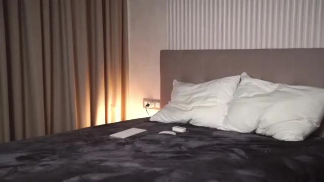 Image 3 of gold_blond Stream on Chaturbate on 1 month ago