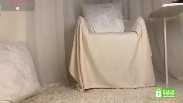 Image 3 of gold_starling Stream on Chaturbate on 2 months ago