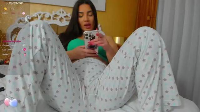 Image 3 of goldcarol1n3baby Stream on Chaturbate on 13 months ago