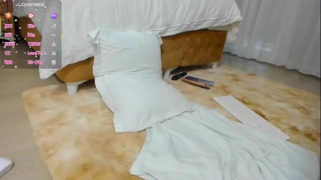Image 12 of goldcarol1n3baby Stream on Chaturbate on 16 days ago