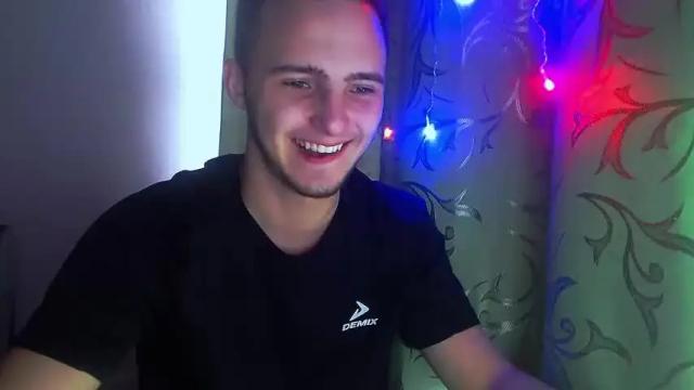 Image 10 of golden_boyyy21 Stream on Chaturbate on 16 months ago