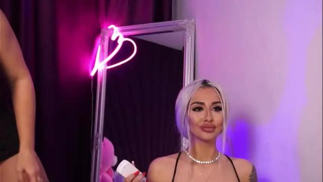 Image 2 of goldenamberx Stream on Chaturbate on 1 month ago