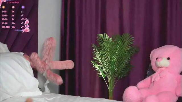 Image 7 of goldenamberx Stream on Chaturbate on 26 days ago