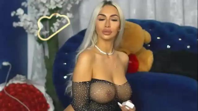 Image 2 of goldenamberx Stream on Chaturbate on 15 days ago