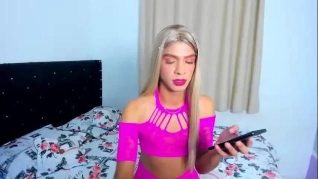 Image 2 of goldenbigcockts Stream on Chaturbate on 13 days ago