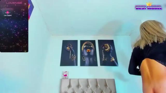 Image 3 of goldenhugecocktss Stream on Chaturbate on 13 months ago