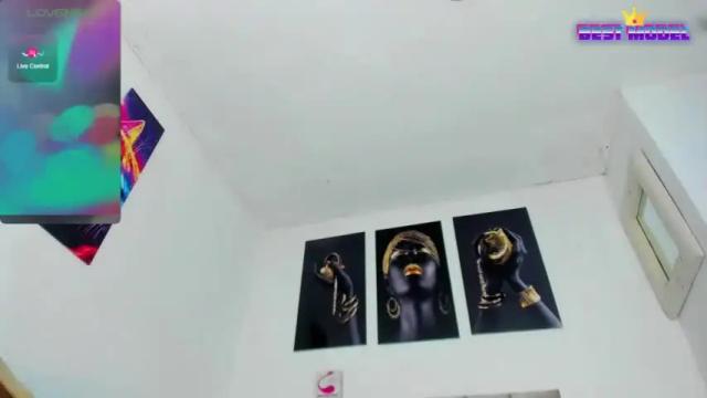 Image 6 of goldenhugecocktss Stream on Chaturbate on 13 months ago