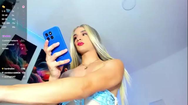 Image 4 of goldenhugecocktss Stream on Chaturbate on 13 days ago
