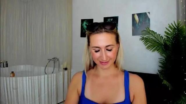 Image 8 of goldenlighte Stream on Chaturbate on 2 months ago