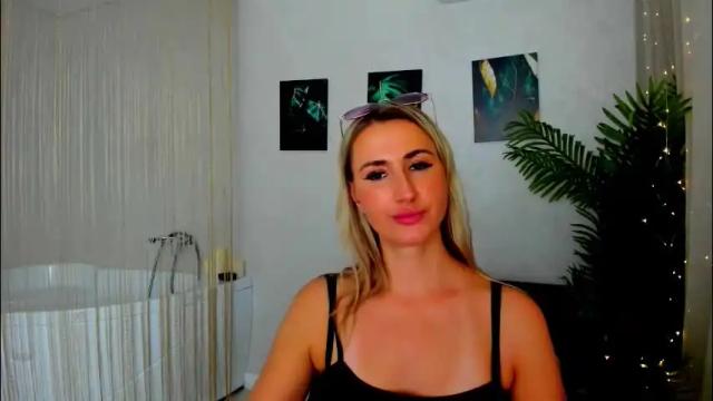 Image 11 of goldenlighte Stream on Chaturbate on 2 months ago