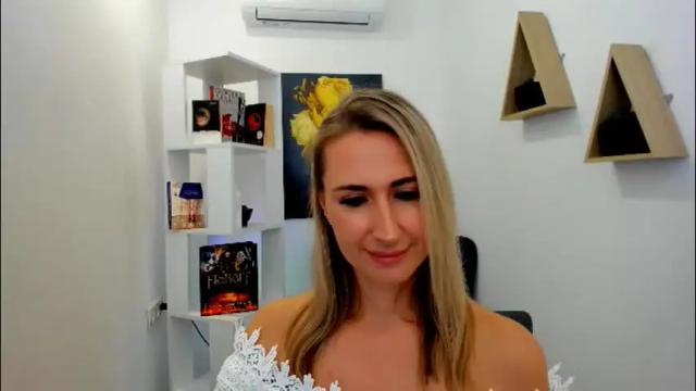 Image 3 of goldenlighte Stream on Chaturbate on 2 months ago