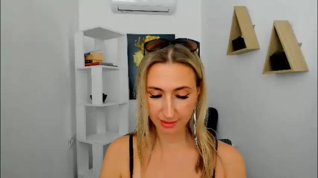 Image 12 of goldenlighte Stream on Chaturbate on 2 months ago