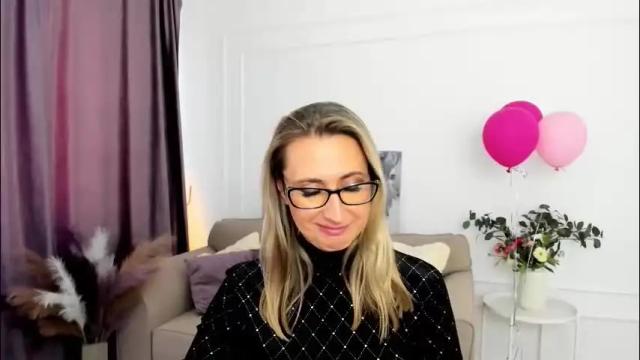 Image 12 of goldenlighte Stream on Chaturbate on 2 months ago