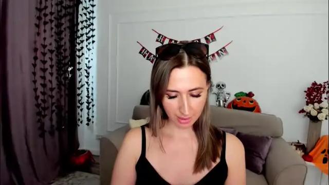 Image 4 of goldenlighte Stream on Chaturbate on 10 days ago