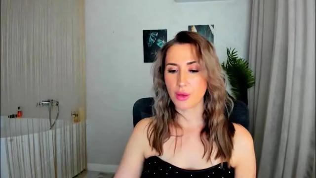 Image 3 of goldenlighte Stream on Chaturbate on 1 month ago