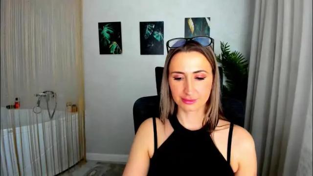 Image 11 of goldenlighte Stream on Chaturbate on 1 month ago