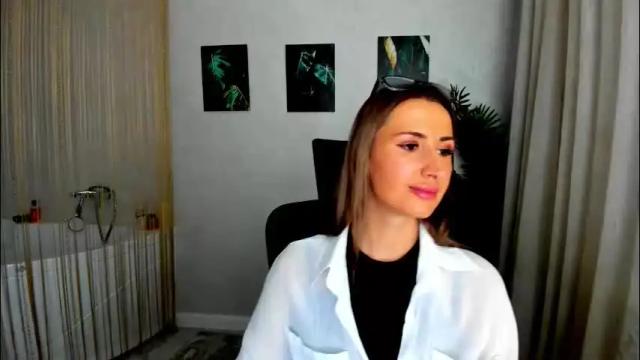 Image 2 of goldenlighte Stream on Chaturbate on 1 month ago