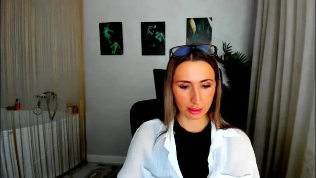 Image 4 of goldenlighte Stream on Chaturbate on 1 month ago