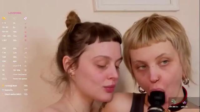 Image 10 of goldstar_girls Stream on Chaturbate on 1 month ago