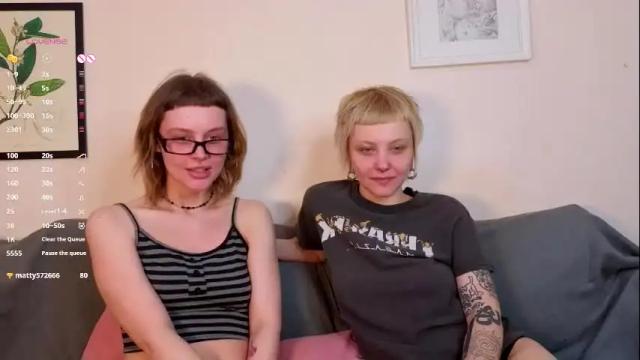 Image 3 of goldstar_girls Stream on Chaturbate on 1 month ago