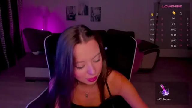 Image 11 of goldy_grace Stream on Chaturbate on 15 months ago