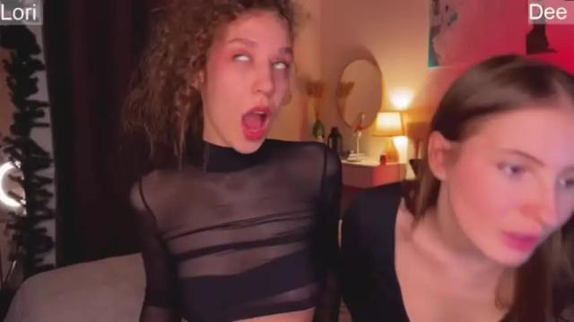 Image 12 of goldydee Stream on Chaturbate on 16 months ago