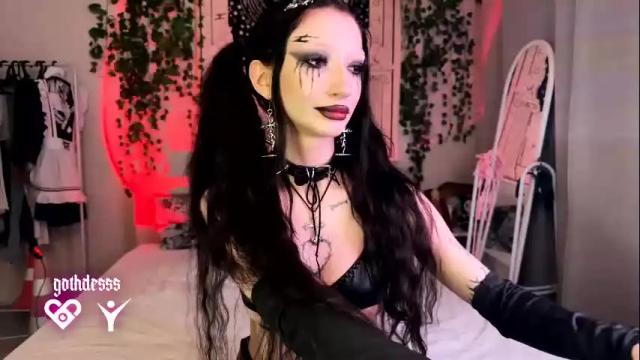 Image 3 of gothdesss Stream on Chaturbate on 23 days ago