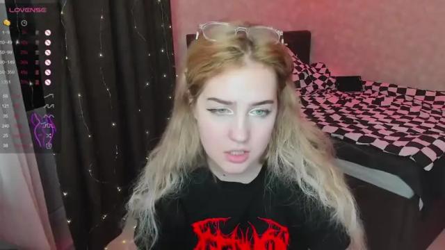 Image 11 of gothkittys Stream on Chaturbate on 17 months ago