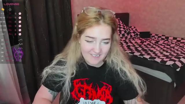 Image 12 of gothkittys Stream on Chaturbate on 17 months ago