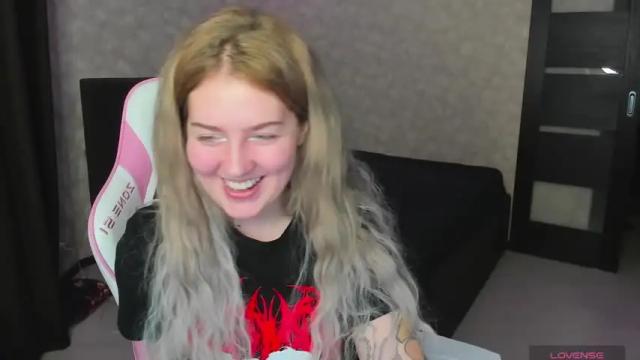 Image 2 of gothkittys Stream on Chaturbate on 16 months ago