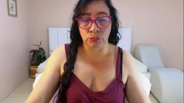 Image 3 of grace_maturemilf Stream on Chaturbate on 3 months ago
