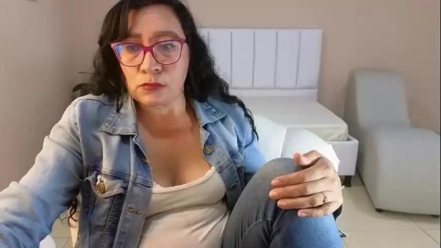 Image 3 of grace_maturemilf Stream on Chaturbate on 3 days ago
