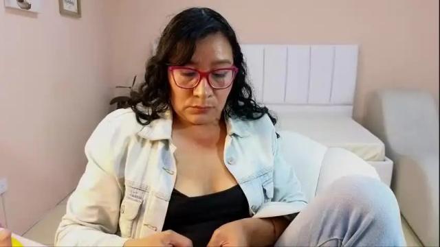 Image 10 of grace_maturemilf Stream on Chaturbate on 2 months ago