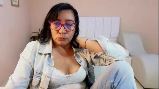 Image 2 of grace_maturemilf Stream on Chaturbate on 2 months ago