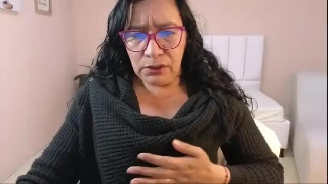 Image 4 of grace_maturemilf Stream on Chaturbate on 2 months ago