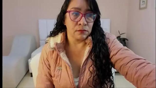 Image 3 of grace_maturemilf Stream on Chaturbate on 2 months ago