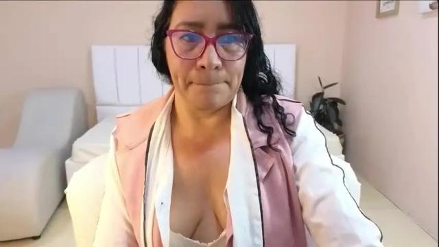 Image 4 of grace_maturemilf Stream on Chaturbate on 2 months ago