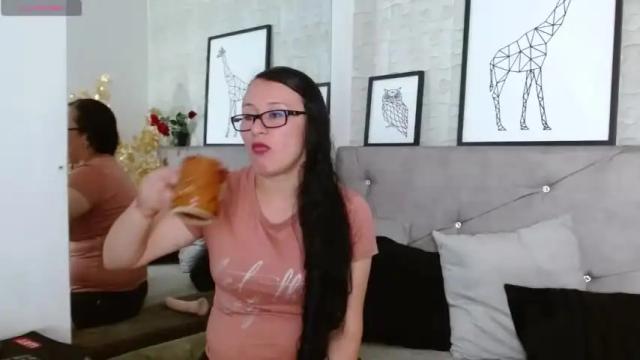 Image 3 of gracelyh Stream on Chaturbate on 17 months ago