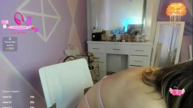 Image 2 of greeicywells Stream on Chaturbate on 22 days ago