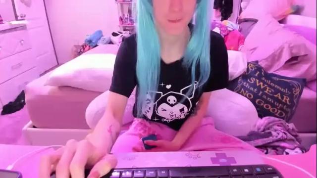 Image 2 of greeneyedlovexo Stream on Chaturbate on 17 months ago