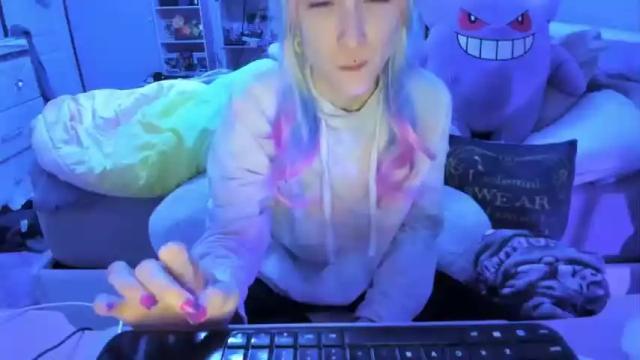 Image 3 of greeneyedlovexo Stream on Chaturbate on 16 months ago