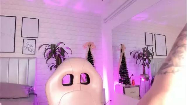 Image 8 of greennbella Stream on Chaturbate on 25 days ago