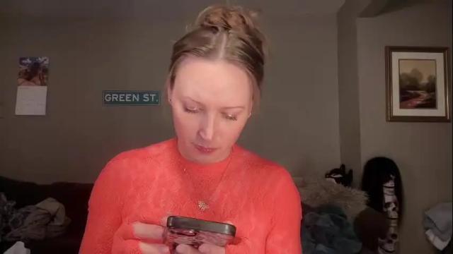 Image 4 of greenxxxqueen Stream on Chaturbate on 15 days ago