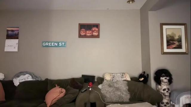 Image 2 of greenxxxqueen Stream on Chaturbate on 2 months ago