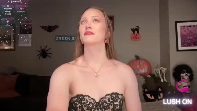 Image 2 of greenxxxqueen Stream on Chaturbate on 1 month ago