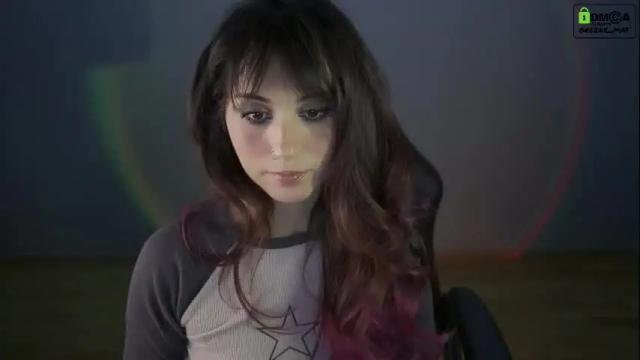 Image 3 of greeny_mat Stream on Chaturbate on 8 months ago