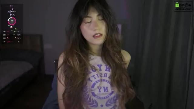 Image 2 of greeny_mat Stream on Chaturbate on 4 months ago