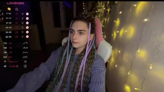 Image 10 of grinya_kh Stream on Chaturbate on 13 months ago