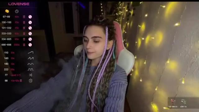 Image 12 of grinya_kh Stream on Chaturbate on 13 months ago