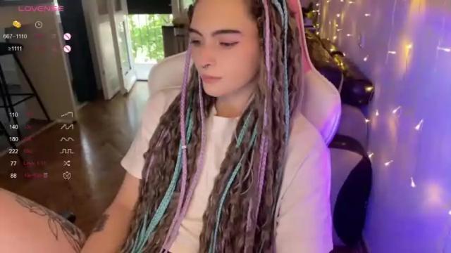Image 12 of grinya_kh Stream on Chaturbate on 13 months ago